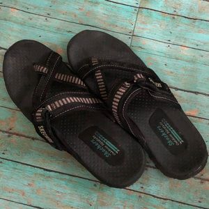 Skechers Black Reggae Rasta sandal EUC size 9
